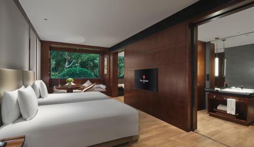 Deluxe Double Room (2 Adults + 1 Child)