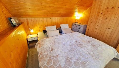 Apartment with Mountain View