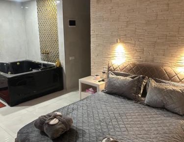 Studio with Spa Bath