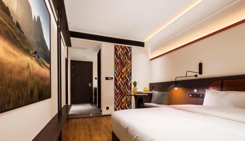 Standard Queen Room