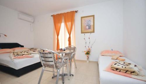 Studio Apartment with Terrace