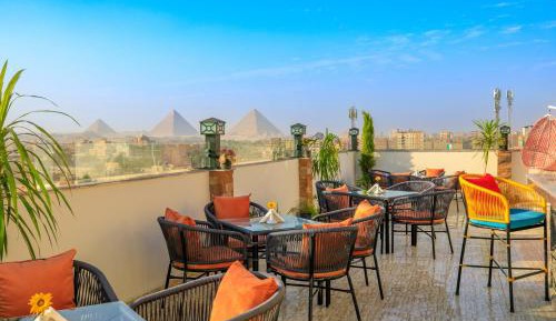 Triple Room with Balcony and Pyramids View