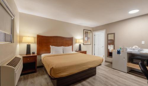 Queen Room - Accessible/Non-Smoking