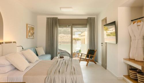 Suite with Pool View