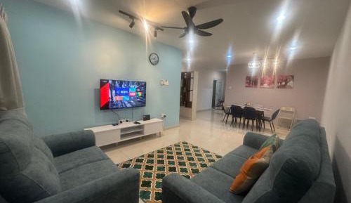 Four-Bedroom Apartment with Pool View
