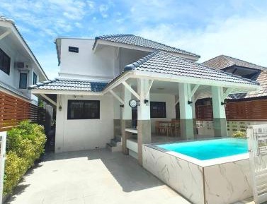 Three-Bedroom Holiday Home with Pool Access