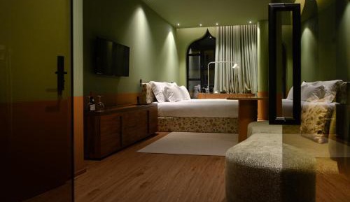 Deluxe King Suite