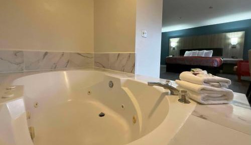 King Room with Jetted Tub - Non-Smoking