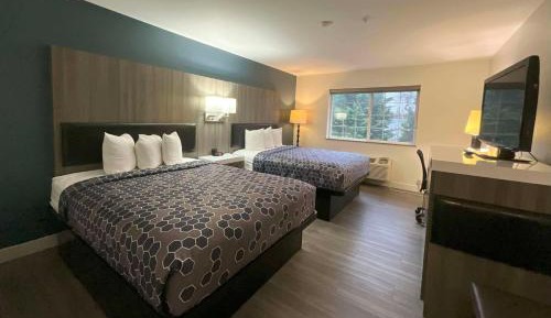 Deluxe Suite with Two Queen Beds - Non-Smoking