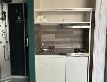Deluxe Double Room (2 Adults + 1 Child)