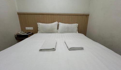 Standard Queen Room