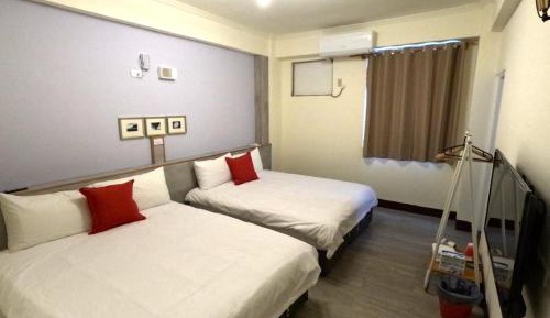 Quadruple Room with Private Bathroom
