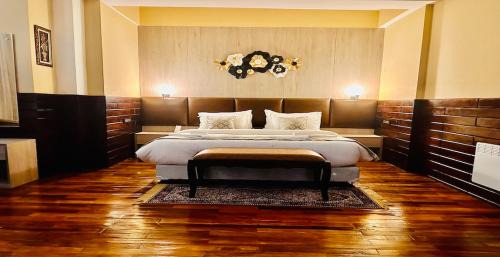 Deluxe King Room
