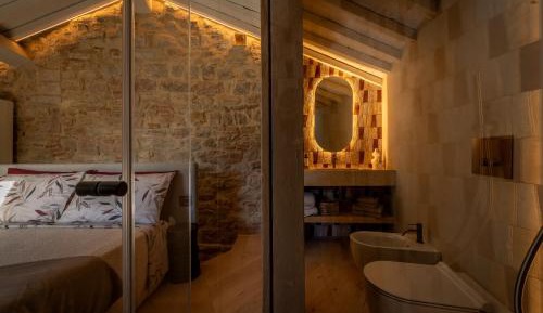 Deluxe Suite with Spa Bath