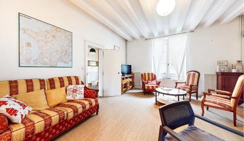 Eight-Bedroom Holiday Home