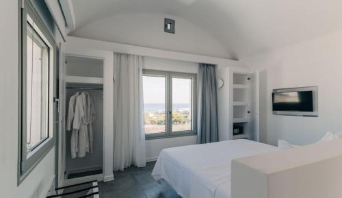 MakriKythera Luxury Suites-Private Suite with Hot Tub