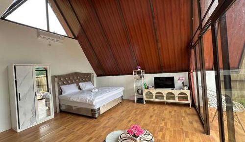 Family Room with Mountain View