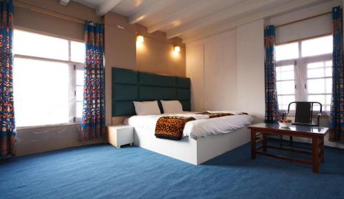 Deluxe Double Room (2 Adults + 1 Child)