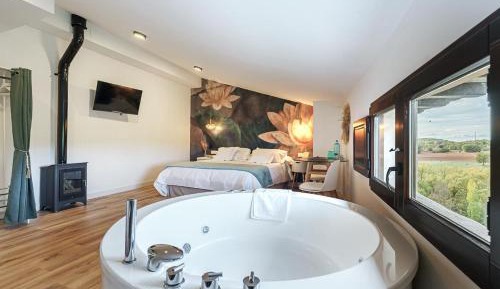 Queen Room with Spa Bath