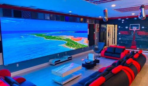 Fourteen-Bedroom Villa