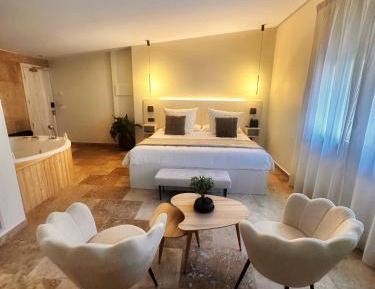 Junior Suite Triple (3 adults) with Jacuzzi Breakfast included