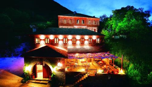 Quadruple Room with Mountain View