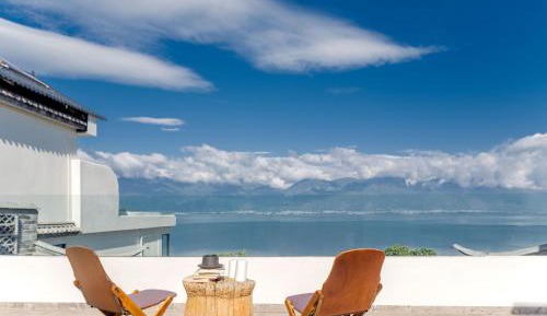 Deluxe Double Room with Side Sea View