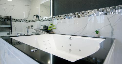 Suite with Spa Bath