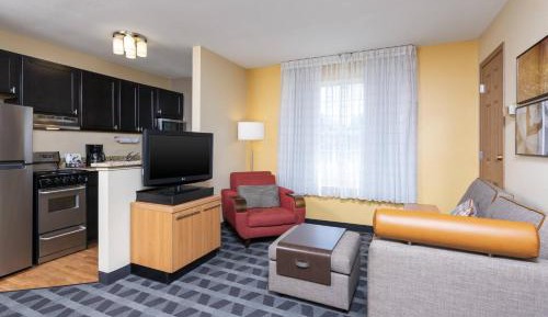 One-Bedroom Queen Suite with Sofa Bed
