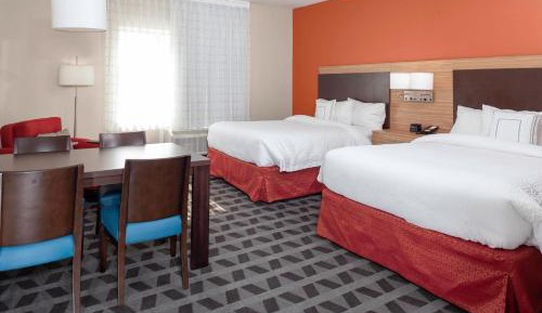 Studio with Two Queen Beds - Hearing Accessible