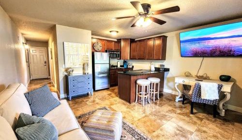 One-Bedroom Apartment with Lake View