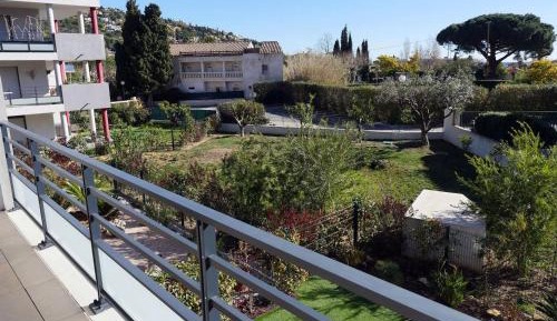Studio Apartment with Balcony