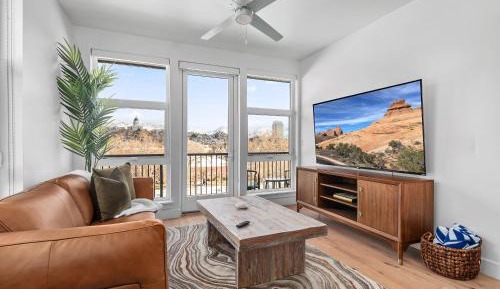 Deluxe One-Bedroom Apartment