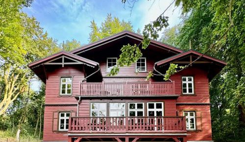 Large Holiday Home with 10 Bedrooms
