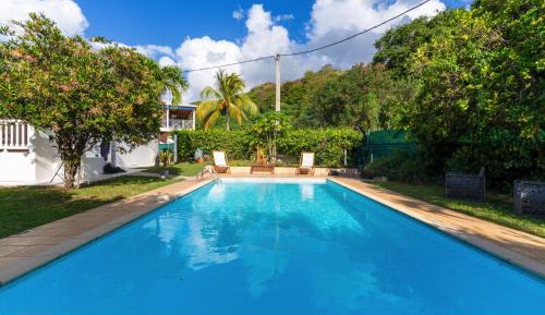 One-Bedroom Apartment with Garden View