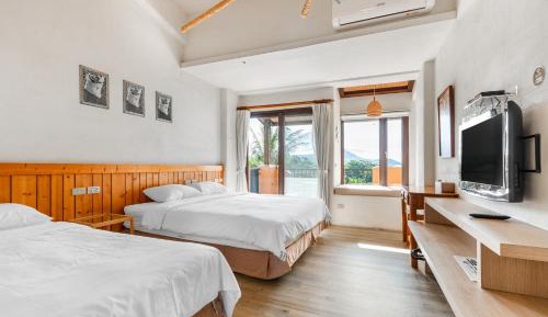 Classic Triple Room with Balcony