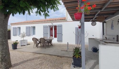Holiday Home (6 Adults)