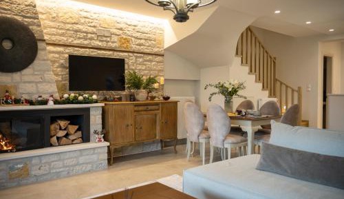 Two-Bedroom Apartment with Mountain View