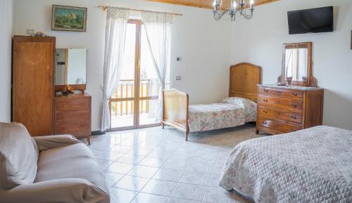 Quadruple Room with Private Bathroom