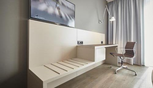 Deluxe King Room with Garden View