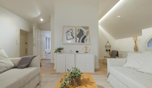 Two-Bedroom Deluxe Apartment with Balcony
