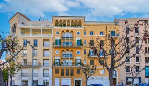 Two-Bedroom Deluxe Apartment with Balcony