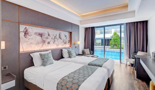 Suite Twin with Pool Access