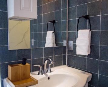 Queen Suite with Pool View