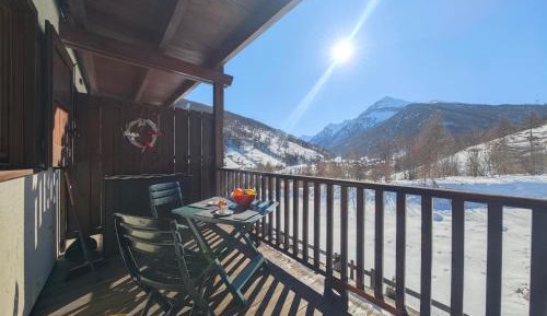Two-Bedroom Apartment with Mountain View