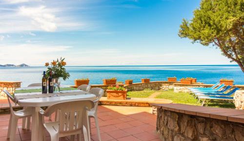 One-Bedroom Apartment with Sea View and Terrace