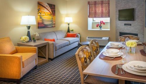 Deluxe Family Suite