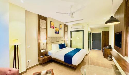 Deluxe Double or Twin Room with Mountain View