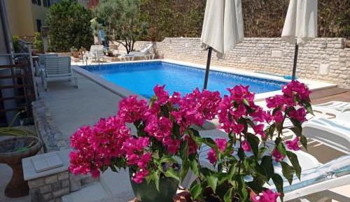 Deluxe One-Bedroom Apartment with Garden View