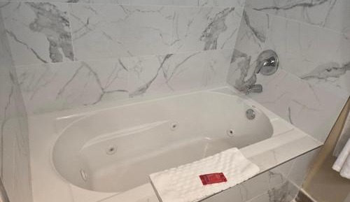 King Room with Sofa Bed and Jetted Tub - Non-Smoking